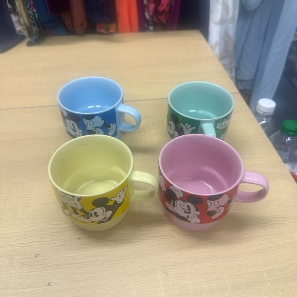 Walt Disney Rare Mickey Mouse Set Of 4 Stackable Colored Ceramic Mugs EUC - Picture 4 of 7